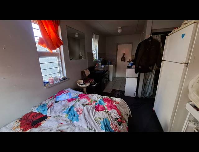 2 BEDROOM FREEHOLD FOR SALE IN WOODLANDS
